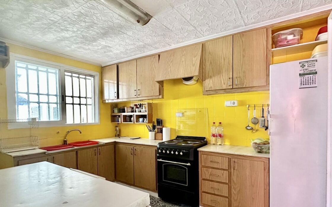 Вилла в Альфас-Дель-Пи, 4 спальни, большой бассейн, 190 кв.м