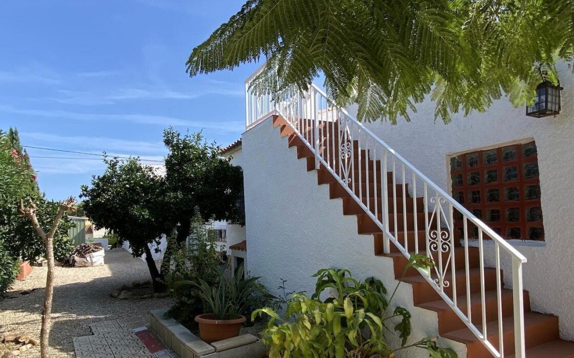 Вилла в Альфас-Дель-Пи, 4 спальни, большой бассейн, 190 кв.м