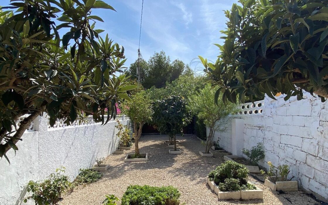 Вилла в Альфас-Дель-Пи, 4 спальни, большой бассейн, 190 кв.м