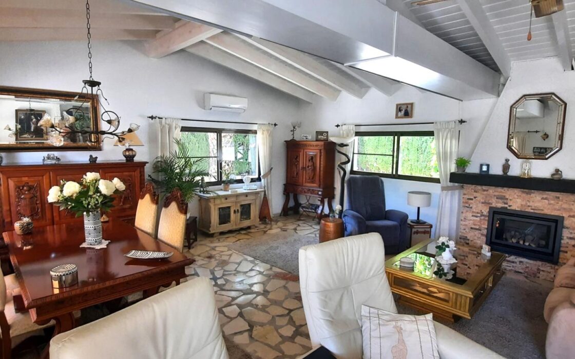 Вилла в Альфас-дель-Пи 155 кв.м с террасой и бассейном