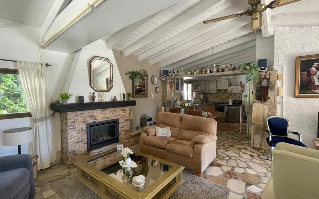 Вилла в Альфас-дель-Пи 155 кв.м с террасой и бассейном