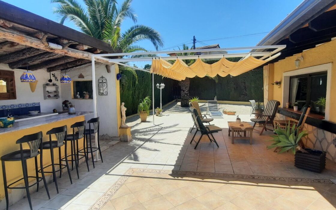 Вилла в Альфас-дель-Пи 155 кв.м с террасой и бассейном