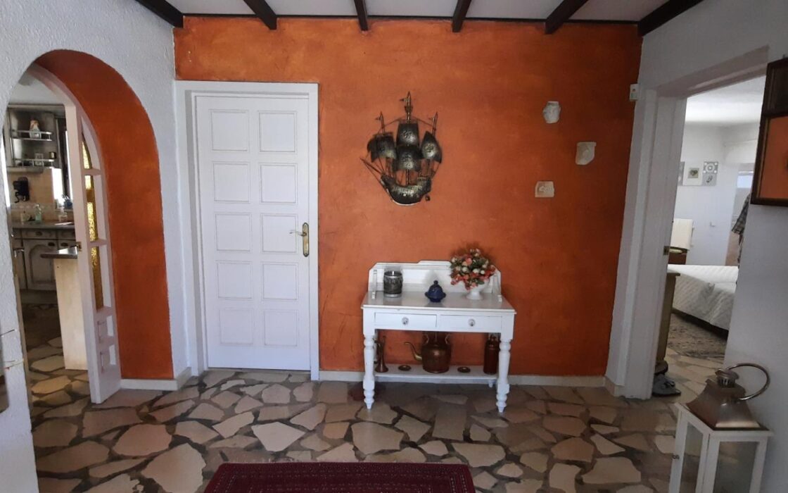 Вилла в Альфас-дель-Пи 155 кв.м с террасой и бассейном