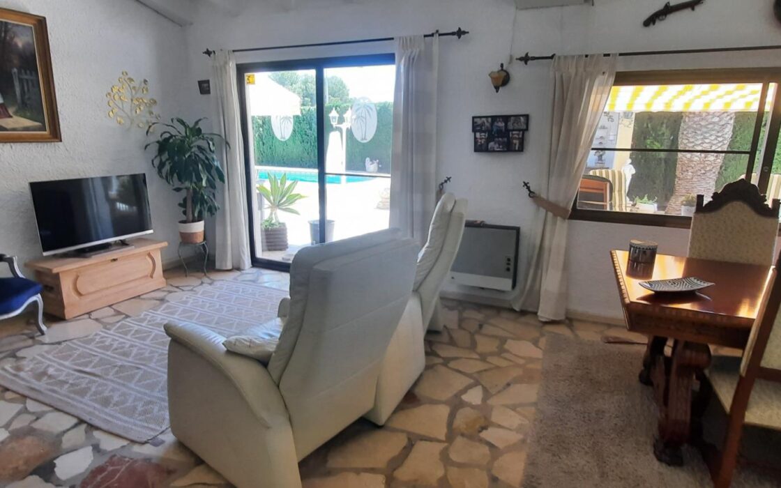 Вилла в Альфас-дель-Пи 155 кв.м с террасой и бассейном