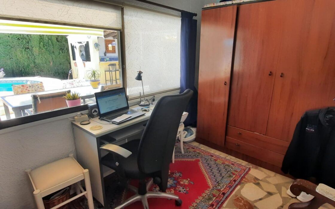 Вилла в Альфас-дель-Пи 155 кв.м с террасой и бассейном