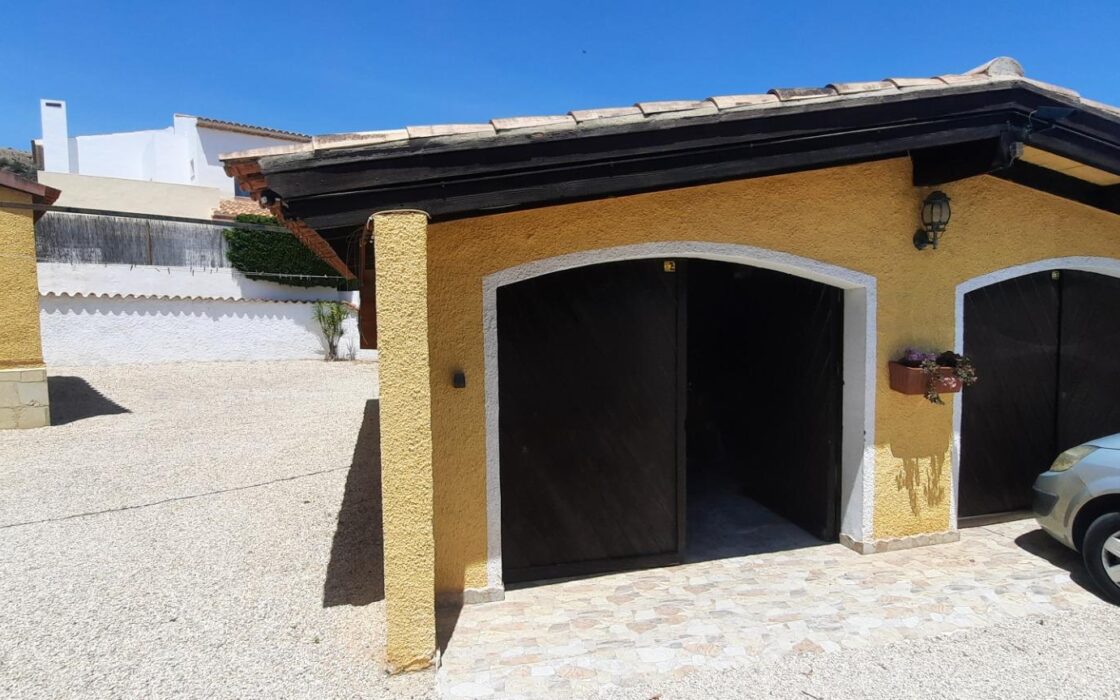 Вилла в Альфас-дель-Пи 155 кв.м с террасой и бассейном