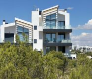 Новая квартира в Лас Колинас с террасой и видом на гольф