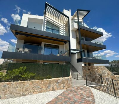 Нова квартира в Лас Колинас з терасою та видом на гольф