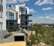 Новая квартира в Лас Колинас с террасой и видом на гольф