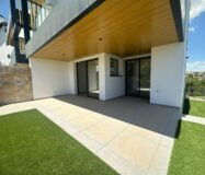 Новая квартира в Лас Колинас с террасой и видом на гольф