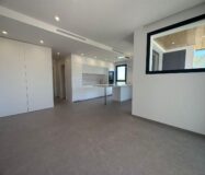 Новая квартира в Лас Колинас с террасой и видом на гольф