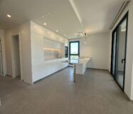 Новая квартира в Лас Колинас с террасой и видом на гольф