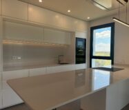 Новая квартира в Лас Колинас с террасой и видом на гольф