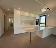 Новая квартира в Лас Колинас с террасой и видом на гольф