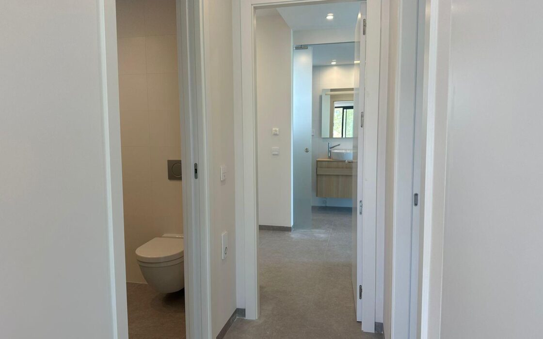 Новая квартира в Лас Колинас с террасой и видом на гольф