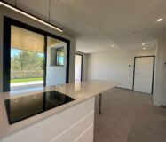 Новая квартира в Лас Колинас с террасой и видом на гольф