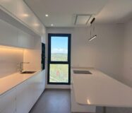 Новая квартира в Лас Колинас с террасой и видом на гольф