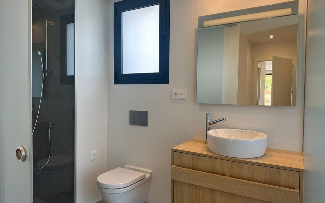 Новая квартира в Лас Колинас с террасой и видом на гольф