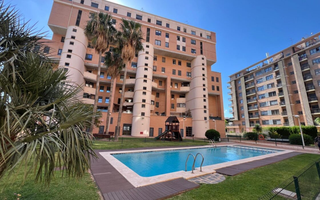 Апартаменты 161 кв.м с террасой в Валенсии, Campanar