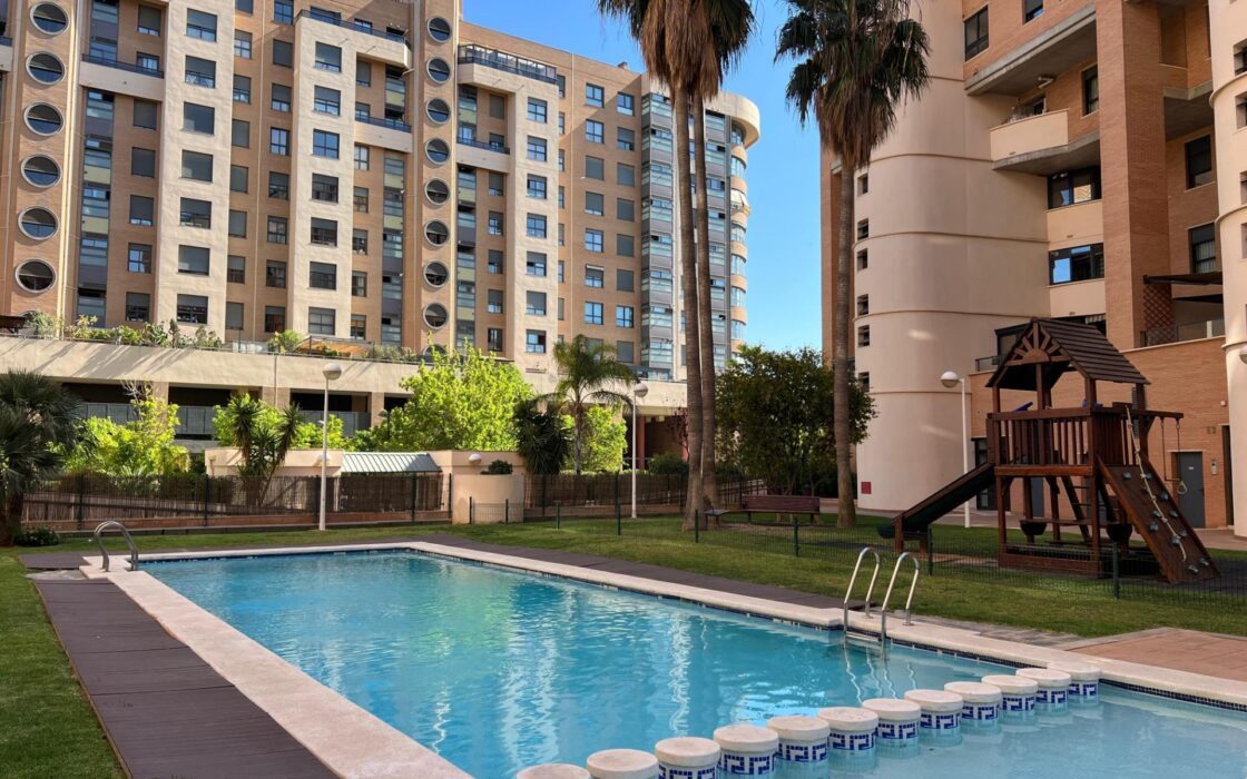 Апартаменты 161 кв.м с террасой в Валенсии, Campanar