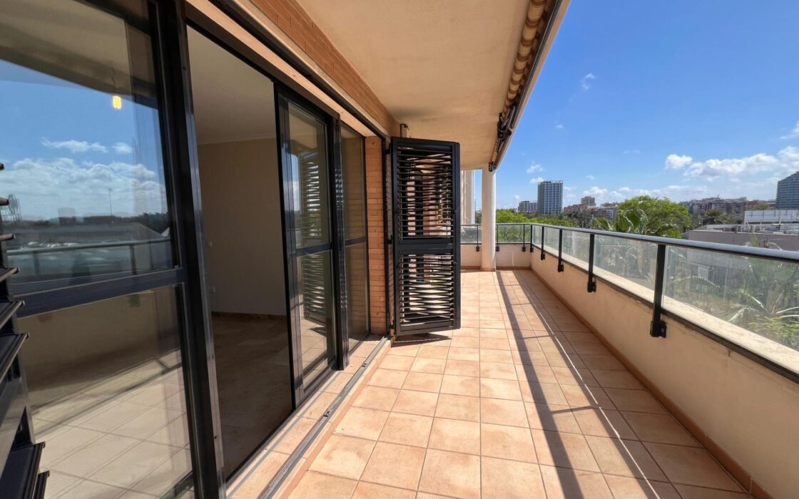 Апартаменты 161 кв.м с террасой в Валенсии, Campanar