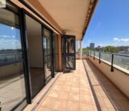 Апартаменты 161 кв.м с террасой в Валенсии, Campanar