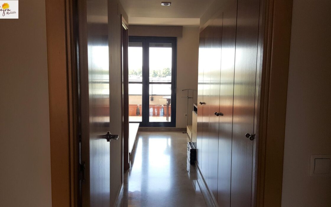 Апартаменты 161 кв.м с террасой в Валенсии, Campanar