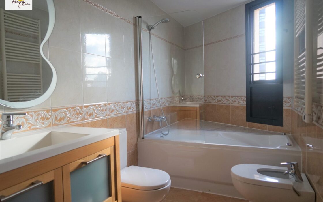 Апартаменты 161 кв.м с террасой в Валенсии, Campanar