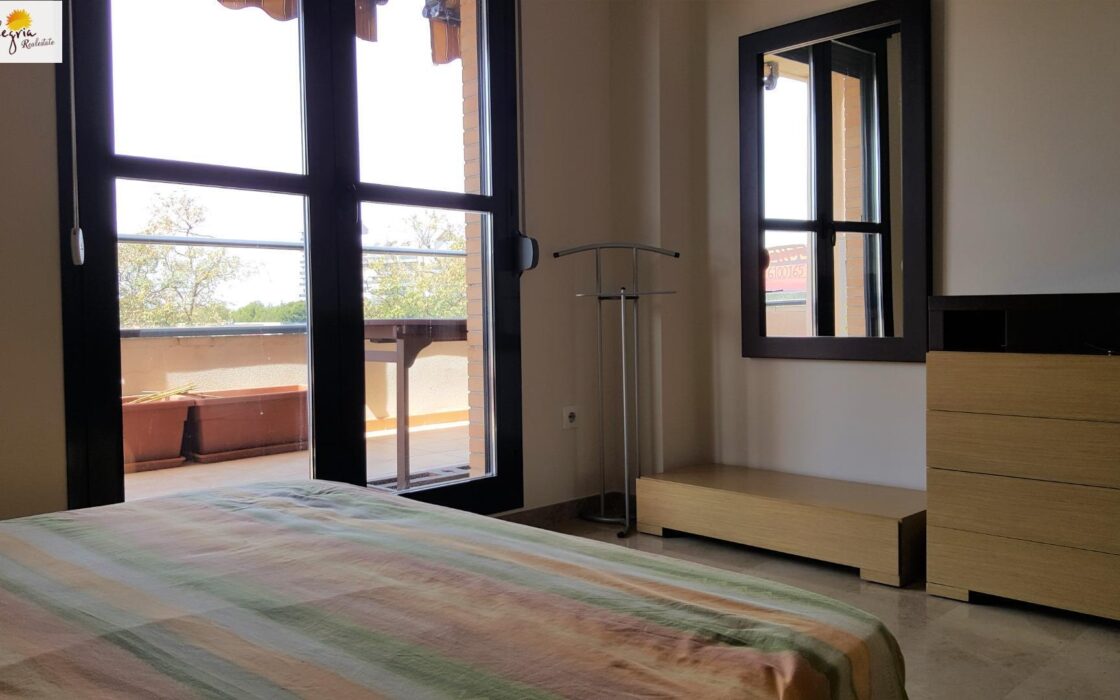 Апартаменты 161 кв.м с террасой в Валенсии, Campanar