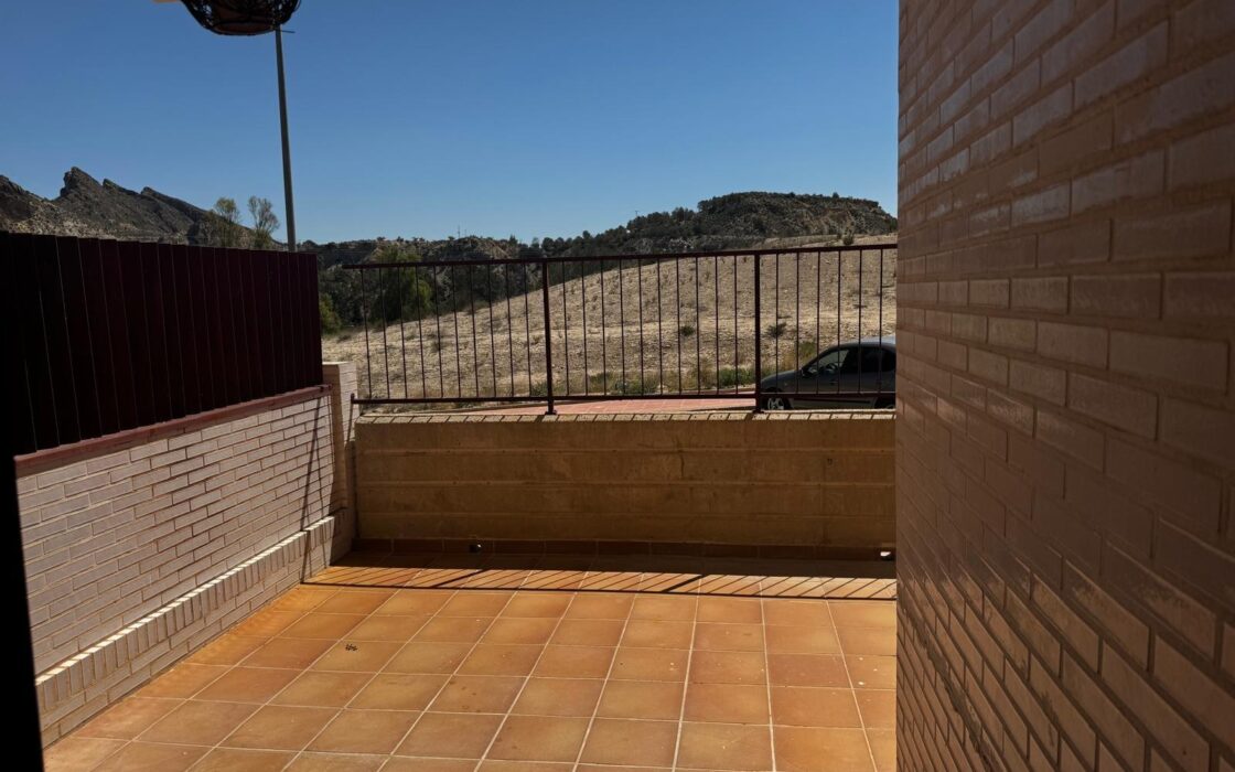 Простора квартира в Вільянуева-дель-Ріо-Сегура з терасою