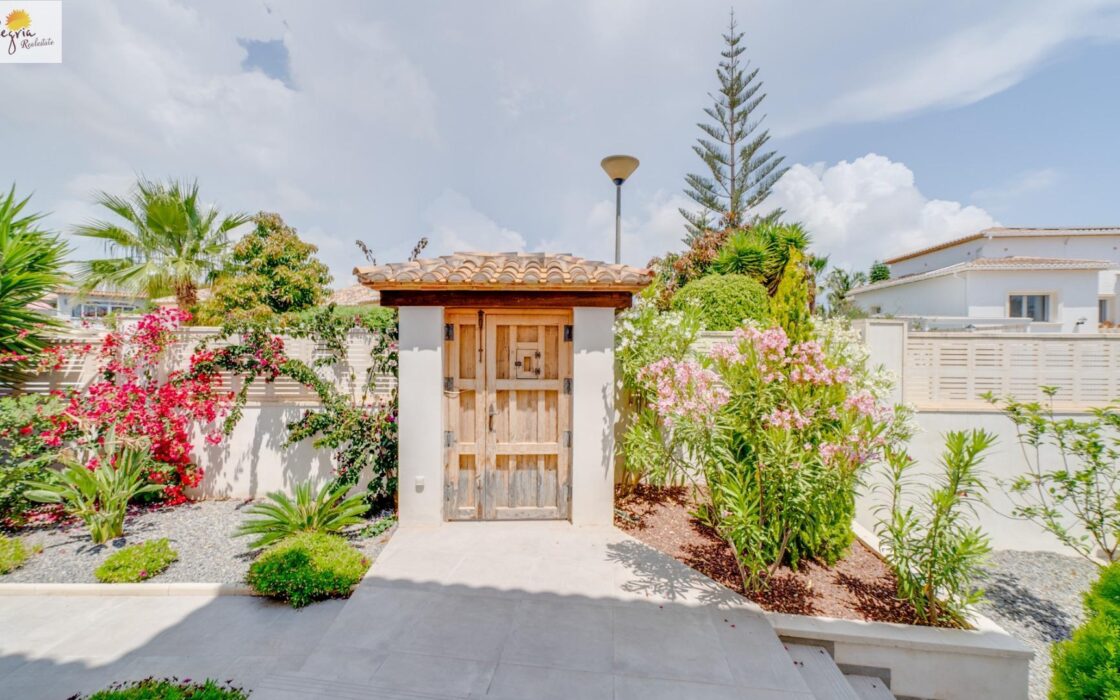 Вилла в Кальпе з басейном і терасою, 356 кв.м.