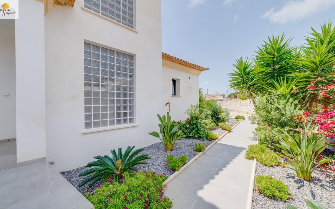 Вилла в Кальпе з басейном і терасою, 356 кв.м.