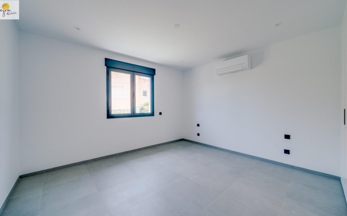 Вилла в Кальпе з басейном і терасою, 356 кв.м.