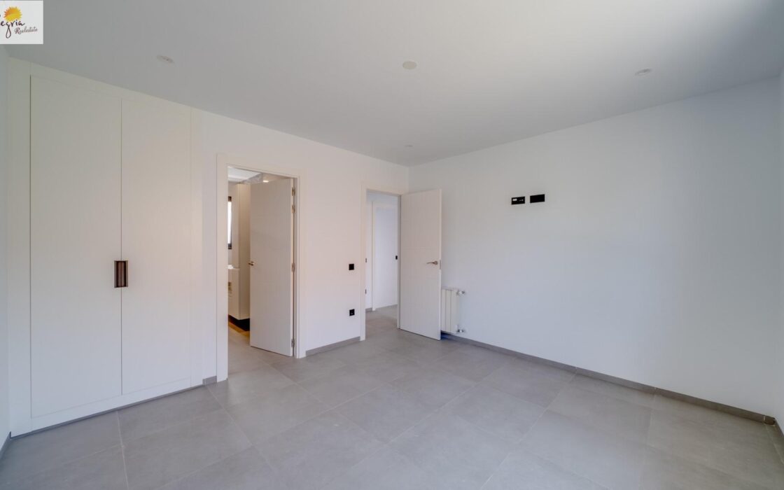 Вилла в Кальпе з басейном і терасою, 356 кв.м.