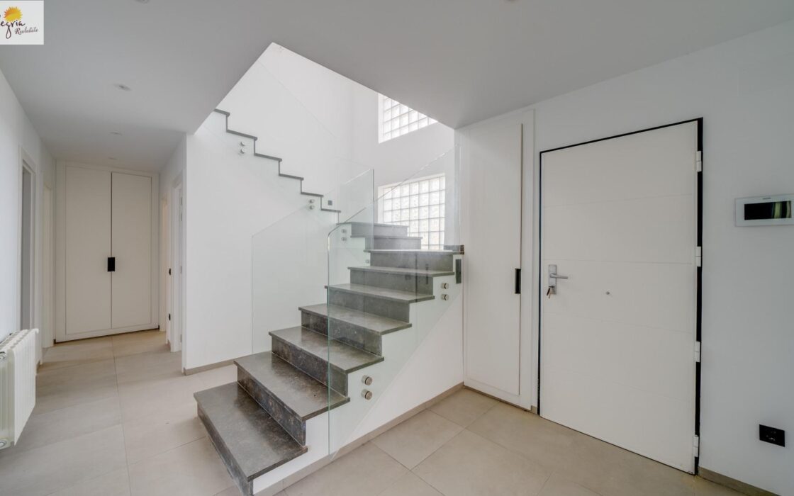 Вилла в Кальпе з басейном і терасою, 356 кв.м.