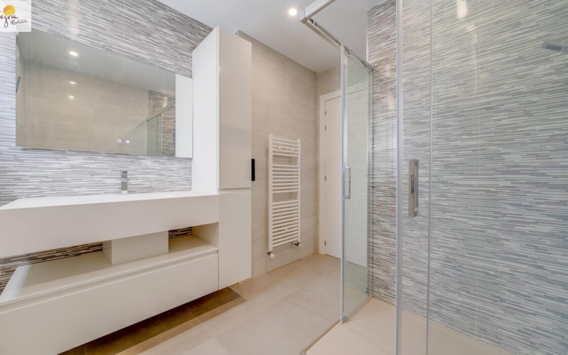 Вилла в Кальпе з басейном і терасою, 356 кв.м.