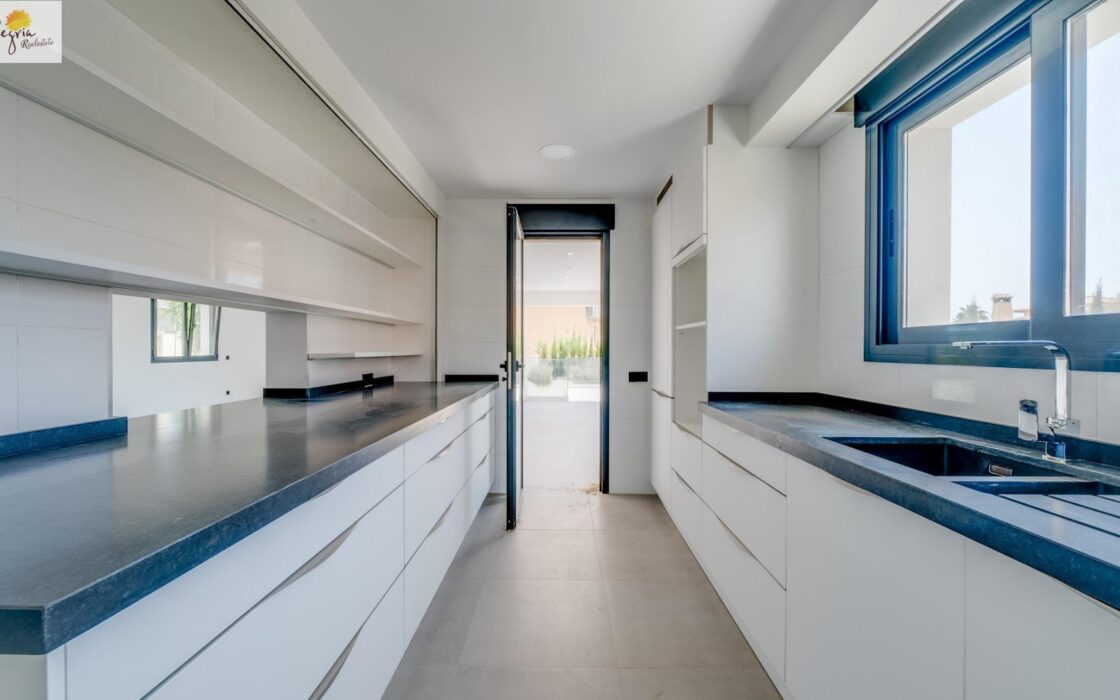 Вилла в Кальпе з басейном і терасою, 356 кв.м.