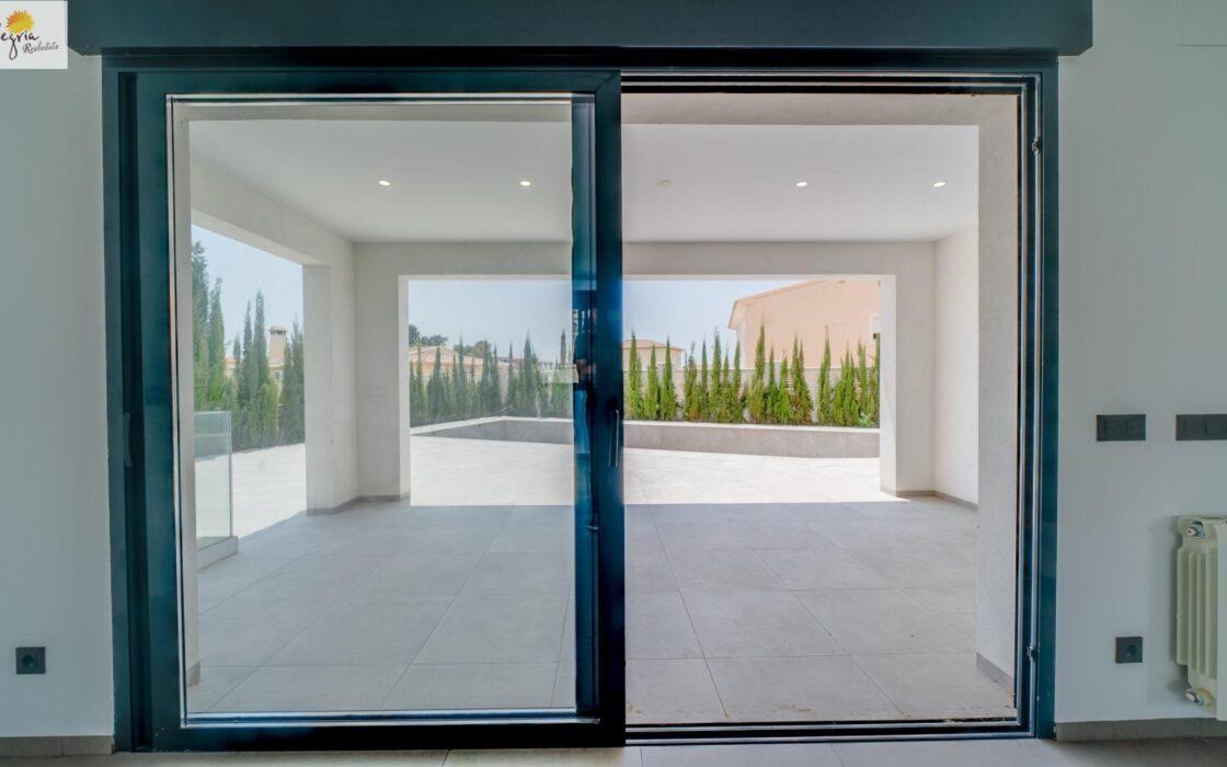 Вилла в Кальпе з басейном і терасою, 356 кв.м.