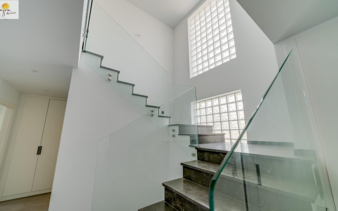 Вилла в Кальпе з басейном і терасою, 356 кв.м.