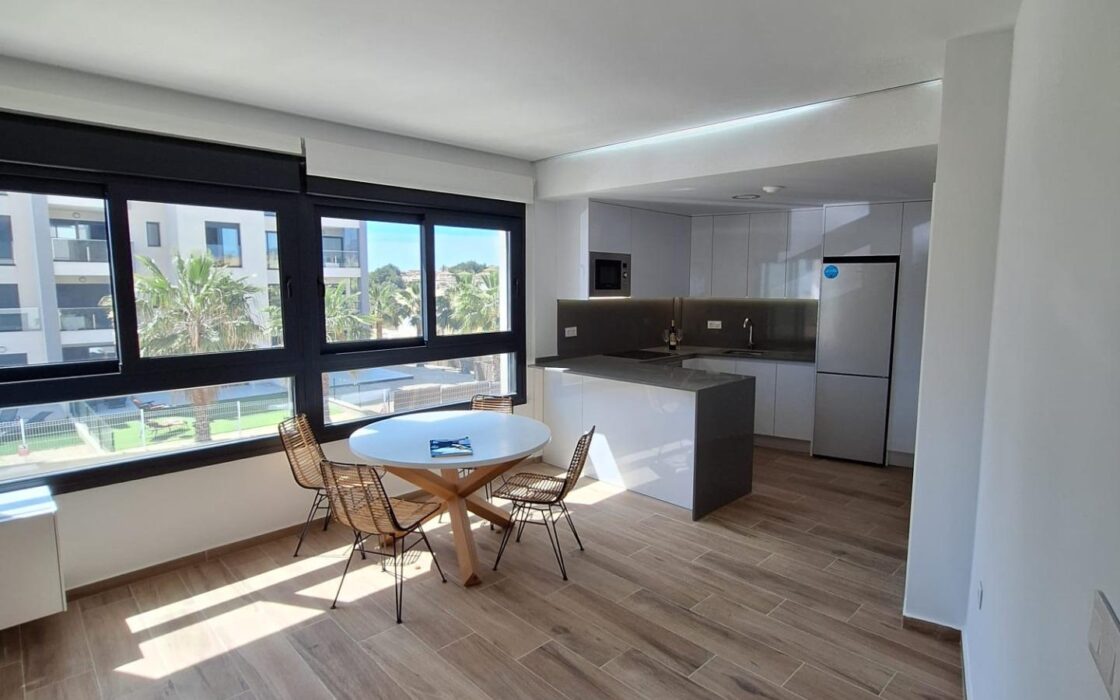 Квартира 80 кв.м в Вилламартине с террасой и бассейном