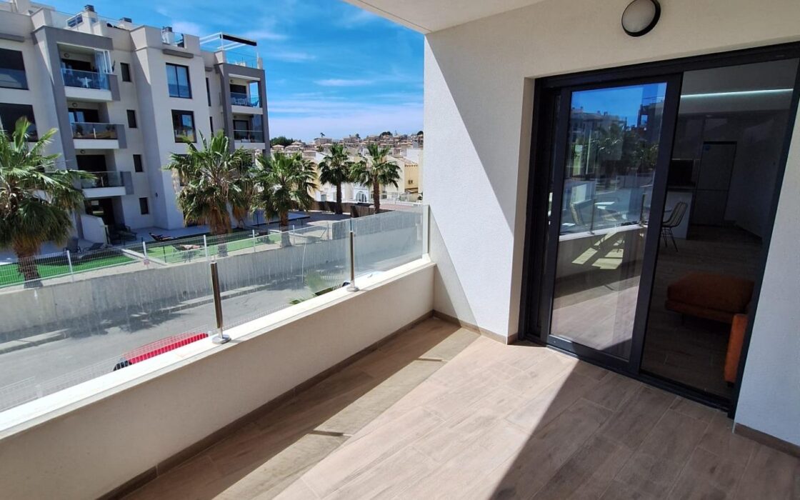 Квартира 80 кв.м в Вилламартине с террасой и бассейном