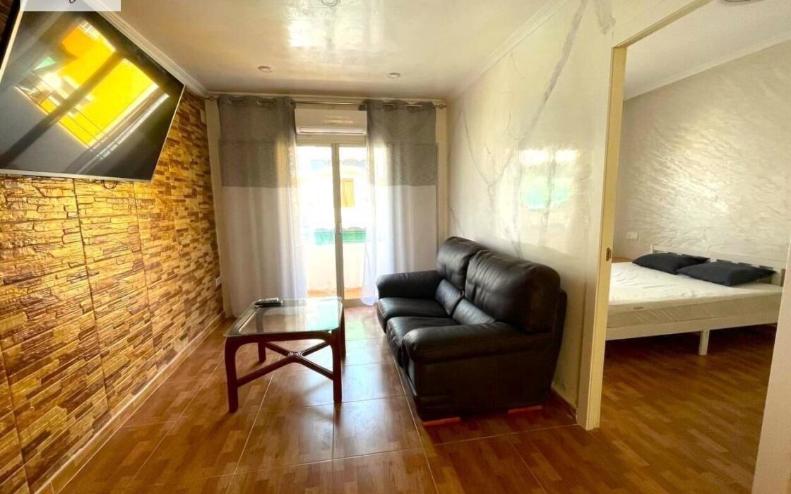 Квартира в Аликанте с 3 спальнями и балконом 62 кв.м