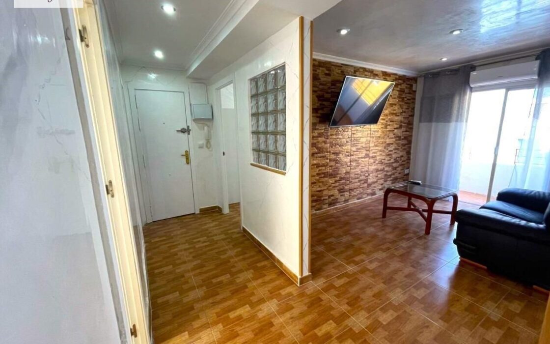 Квартира в Аликанте с 3 спальнями и балконом 62 кв.м