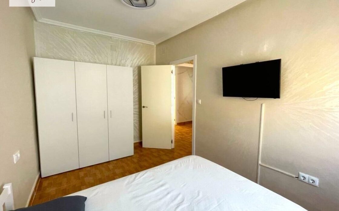 Квартира в Аликанте с 3 спальнями и балконом 62 кв.м