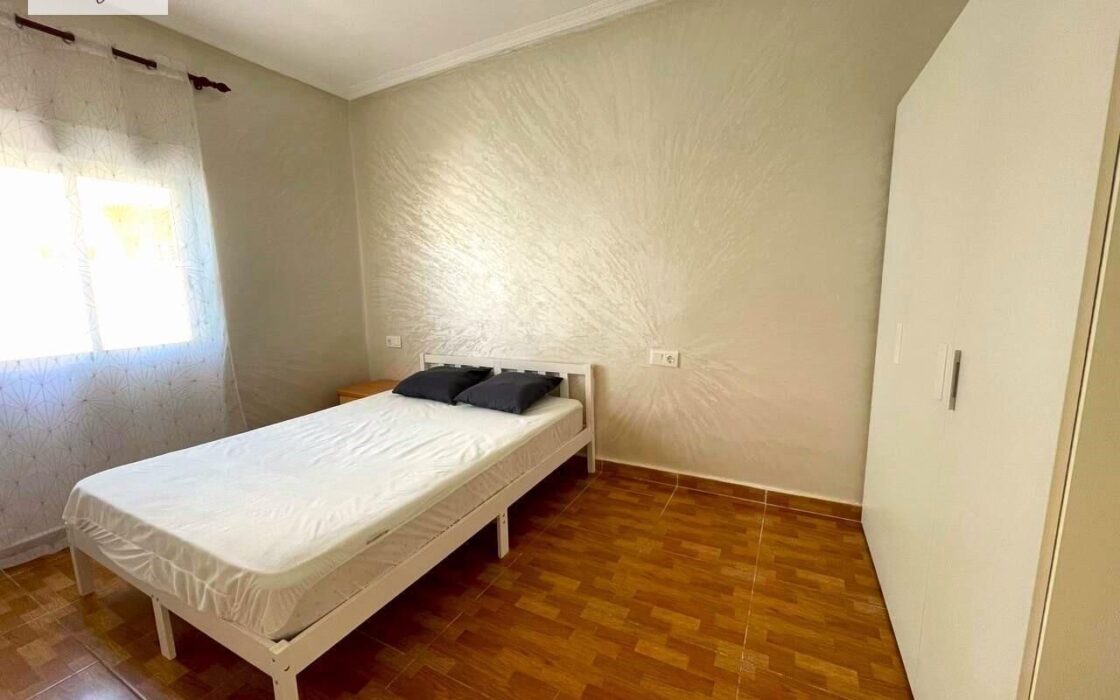 Квартира в Аликанте с 3 спальнями и балконом 62 кв.м