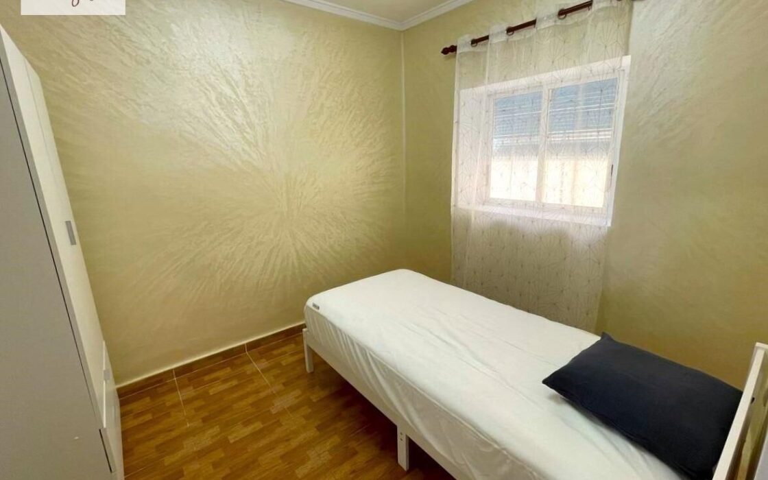 Квартира в Аликанте с 3 спальнями и балконом 62 кв.м