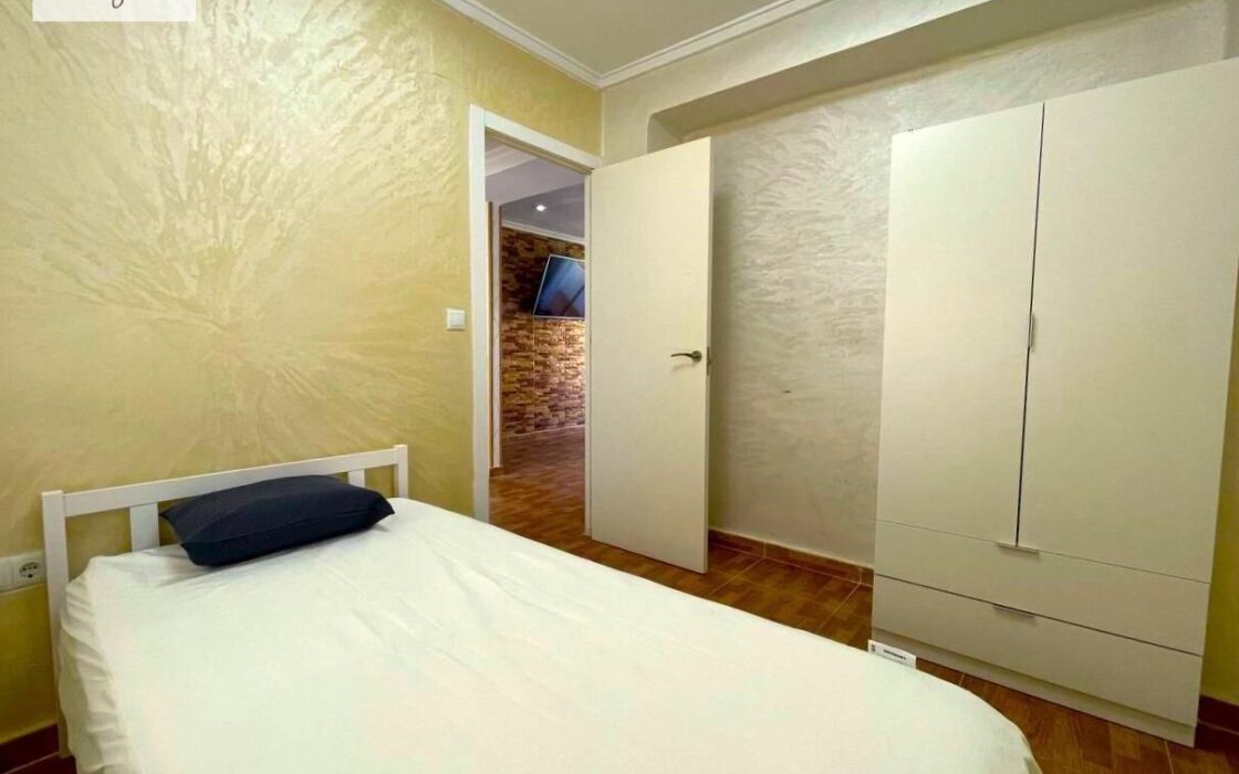 Квартира в Аликанте с 3 спальнями и балконом 62 кв.м