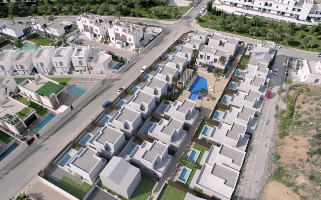 Новые виллы в Ориуэла-Коста с частным садом и бассейном