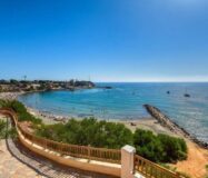 Новые виллы в Ориуэла-Коста с частным садом и бассейном