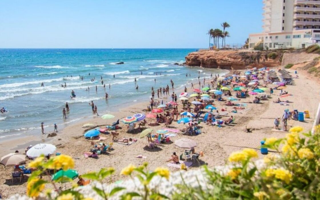 Новые виллы в Ориуэла-Коста с частным садом и бассейном